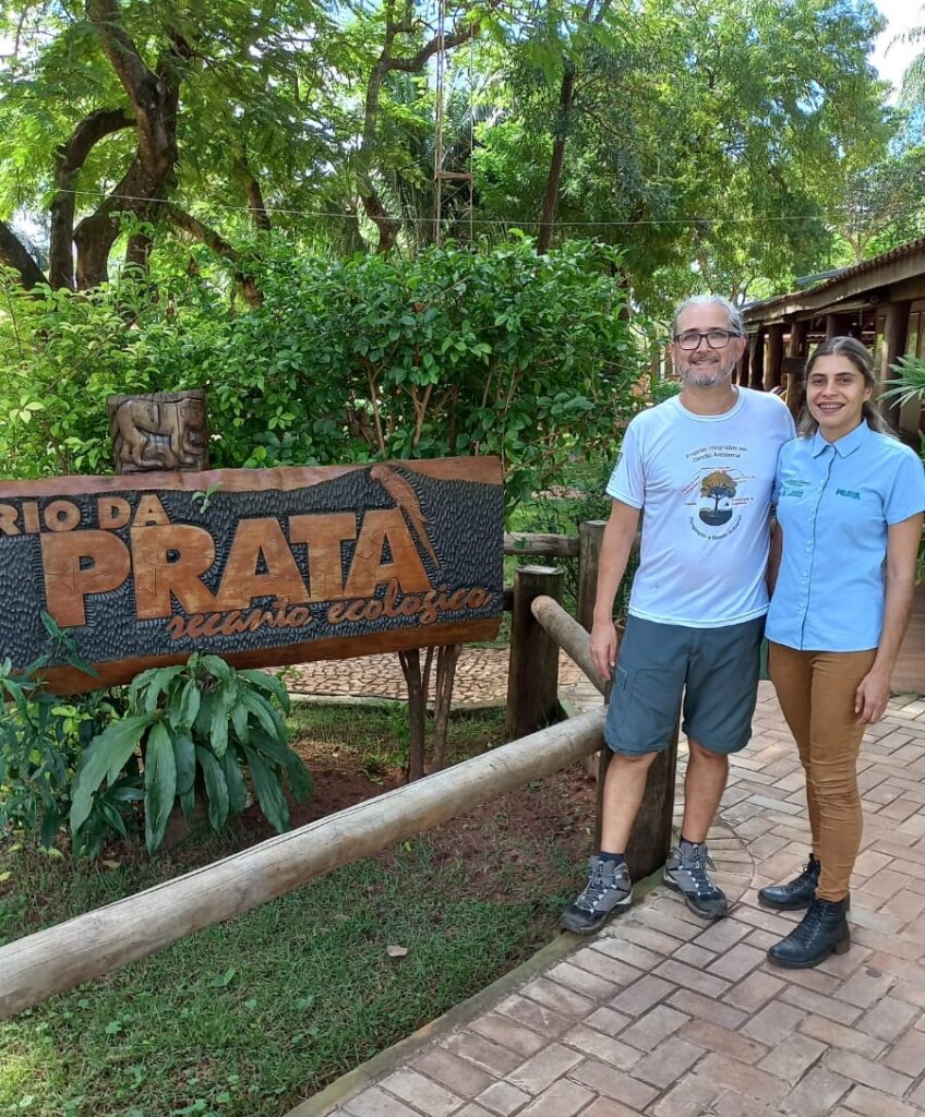 Professor Paulino Junior e Bruna, colaboradora do Recanto Ecológico Rio da Prata